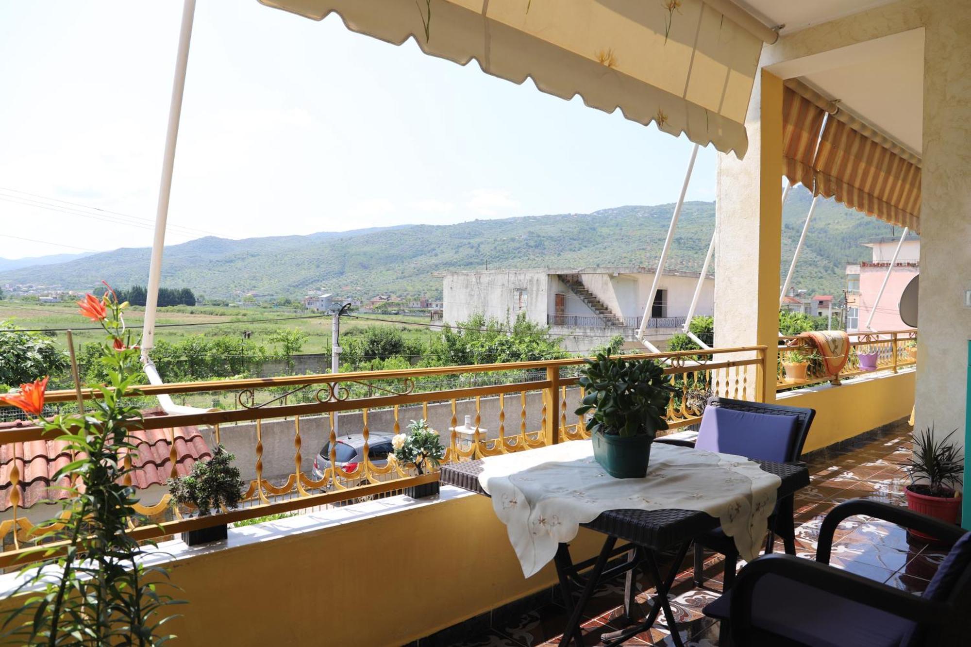 Raisa Guesthouse 12 Berat Exteriér fotografie